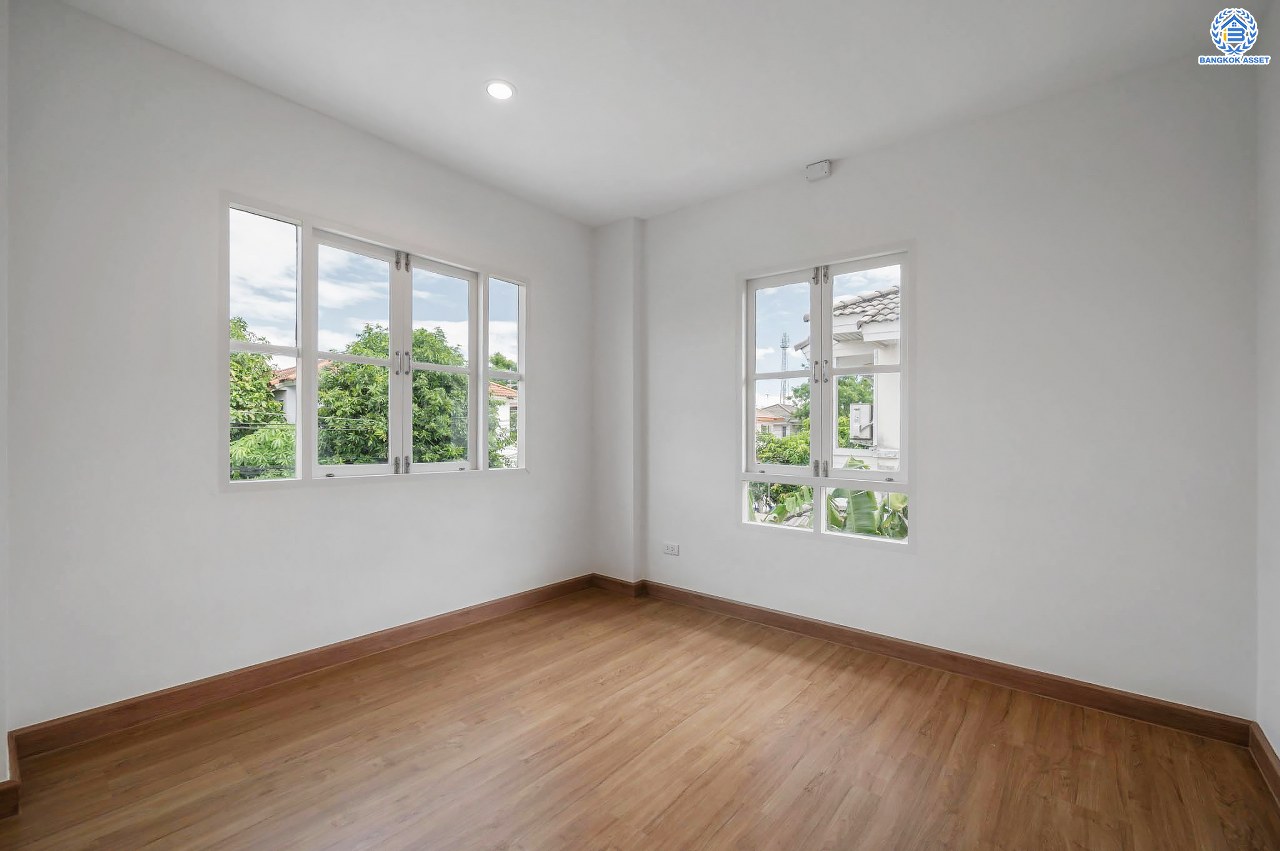 บ้านมือสองตกแต่งใหม่ โครงการ ชัยพฤกษ์ ติวานนท์-ราชพฤกษ์1 เนื้อที่ 56.20 ตร.ว. ฟังก์ชัน 3 ห้องนอน 2 ห้องน้ำ จอดรถได้ 1 คัน สภาพแวดล้อมดี บนทำเลศักยภาพ หน้าโครงการติดถนนใหญ่ เชื่อมต่อถนนราชพฤกษ์ ใกล้จุดขึ้นทางด่วน "ศรีสมาน" ใกล้ห้าง "เซ็นทรัลเวสเกต" และ "โรบินสันศรีสมาน"...